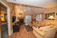 Luxurious MTN Retreat - On site Spa & Pool.