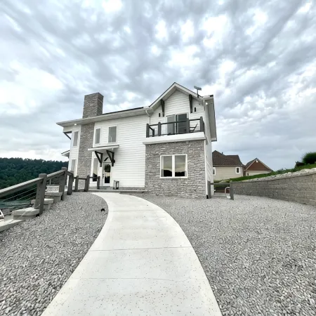 Modern Lake Cottage - Amazing Views - 6 Bed/6 Bath - Boat Launch