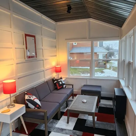 Style-Ish 2 bed lower with all season sun room Hotels in Ishpeming