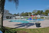 The Flip Flop Zone - Retreat by The Beach - プール
