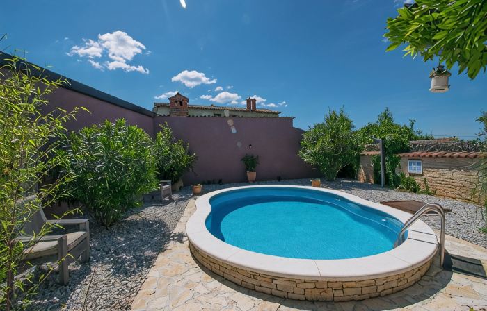 Apartment Arwen, apartment with pool