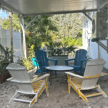 Cozy 2-BR 2-BA bungalow near beaches and  7-Mile Bridge - Pet Friendly!