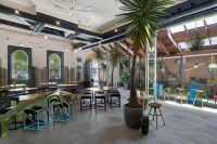 The Local Hotel - Quầy bar