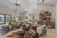 Private, Tranquil 4 Bed Retreat Near Crystal River - Hot Tub