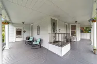 Private historic district apt with pool-suite B