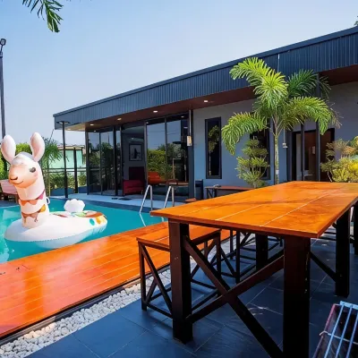 Khongdonat Premium Pool Villa Hotels near Skywalk