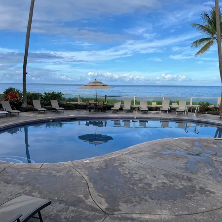 D35 Kona Reef - True Oceanfront & Top Floor! AC throughout!