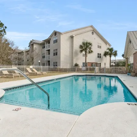 Coastal Treehouse, Heart of Destin! Walk to beach! Massive Balcony w/ Lake Views