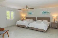 Luxury living, private pool and spectacular views! Отели в г. 