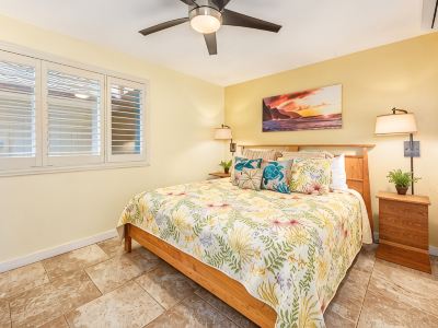 Ocean Front, Ground Level 1 Bedroom with King, Sleeps 4, with Cold AC