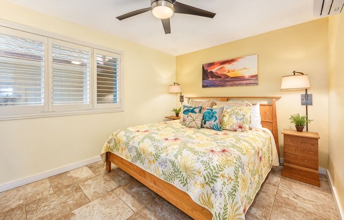 Ocean Front, Ground Level 1 Bedroom with King, Sleeps 4, with Cold AC