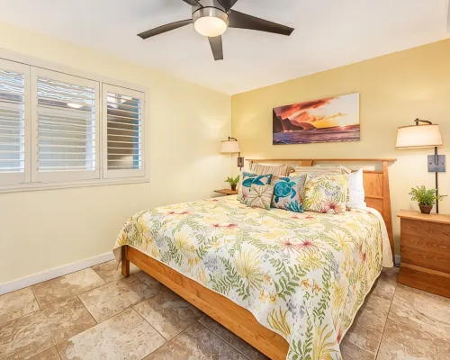 Ocean Front, Ground Level 1 Bedroom with King, Sleeps 4, with Cold AC Hotels in Kapaʻa