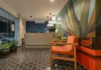 Vista Express Guadalajara Expo SureStay Collection by BW - Apartments