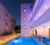 Christa Apartments - Homestays