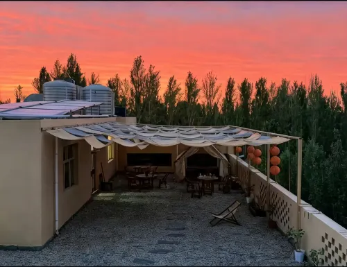 Cloud Trail Manor （Mingsha Mountain&Crescent Spring,Dunhuang ） - ที่มีสระว่ายน้ำ