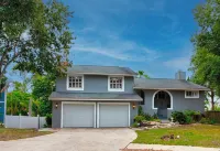Florida Life on the water with game room, heated pool, kayaks +Pet friendly!!