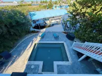 Island Cottage in Quaint Matlacha Florida. Amazing island life is a click away… Hotele w: Matlacha