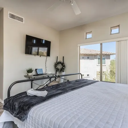 GORGEOUS MOUNTAIN VIEWS FROM EVERY WINDOW AND DOG FRIENDLY, TOO