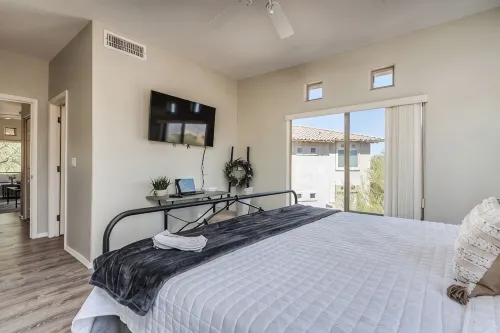 GORGEOUS MOUNTAIN  VIEWS FROM EVERY WINDOW AND DOG FRIENDLY, TOO - Wifi
