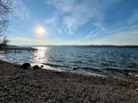 The Canandaigua Farmhouse. Private, Spacious, with Lake Access - Homestays