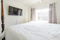 Chic 1 Bedroom Apartment w/ Comfy King Bed - Wifi