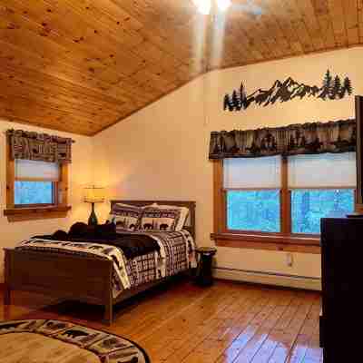 Charming Log Cabin in Lake George Rooms