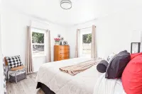 Comfort & River Views! 2-bedroom house in charming Asotin, Washington. - 3-Star