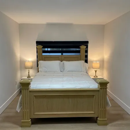 Miami Freedom Park Oasis by HS with Swimming Pool, AC, WiFi, Pool Table