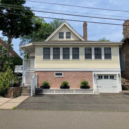 Short Beach Coastal Cottage
