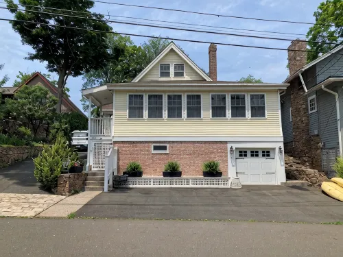 Short Beach Coastal Cottage