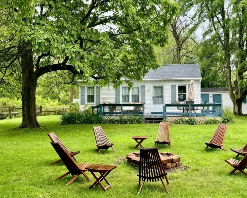 Charming Lakeside 2-bedroom cottage in lovely Alburgh, VT Hotels in Alburgh