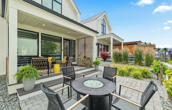 Outdoor Heater & Covered Patio, Paddle Boards, Fire Table, Bikes, Outdoor Games