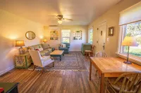 Orchard Cottage, Charming Vintage Cottage - 2-Star