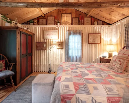 Quaint and cozy log  and knotty pine cabin close to lakes. Hotels in Harrison