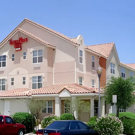 TownePlace Suites Phoenix North Отели рядом с достопримечательностью «Норт-Маунтин»