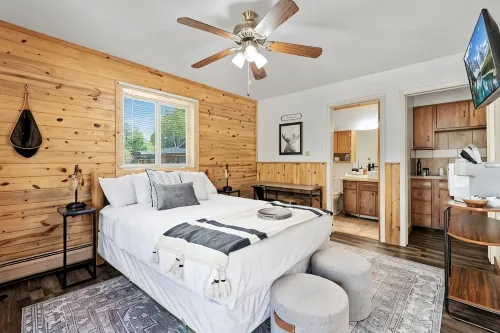 Misty Mountain Lodge - Kitchens