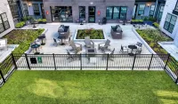 2-Story Penthouse  2 Balconies, Skyline View, Pool, Gym, Yoga Studio & Workspace - Balkoner
