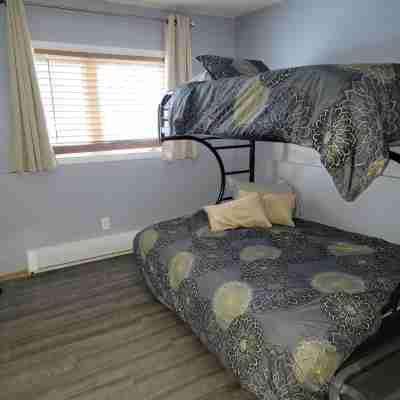 Charming 2-bedroom duplex apartment with WiFi in Fairbanks Rooms