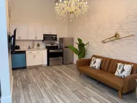 Historic Downtown New Orleans Loft 2 Minute Walk to French Quarter 2A - 방갈로