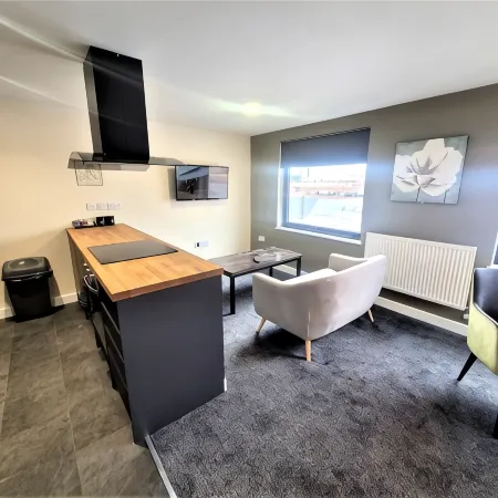 Friary House Serviced Apartments by Roomsbooked - 24Hr Reception Отели в г. Глостер Дистрикт