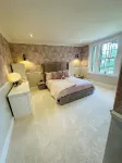 Red Roofs | 5BR Luxury | Near Edinburgh | EV Point - 4-Star