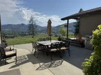 4Br Ranch Retreat w/Hot Tub & Senic Valley Views + Mini House ADD-on - 4-Star
