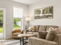 Charming 3-bedroom townhome with a backyard, WiFi and AC in delightful Plover WI Hotels in Plover