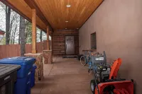 Awesome Custom-built Guesthouse In Quiet Downtown Location