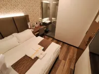 SPRING SEASON HOTEL - Parkplatz