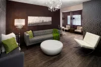 Four Points by Sheraton Hotel & Suites Calgary West - Mountain view