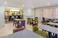 La Quinta Inn by Wyndham El Dorado - 朝食