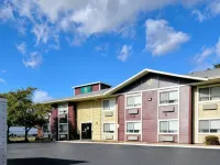 Quality Inn & Suites Wilsonville - parking