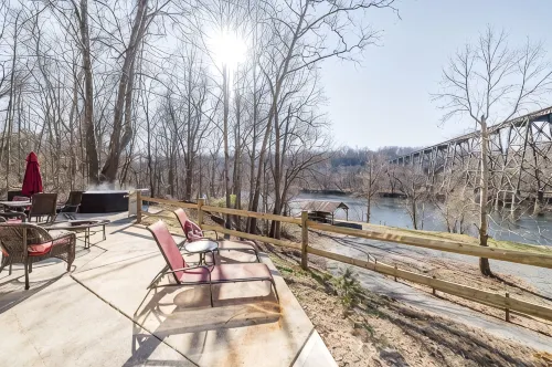 Riverfront hidden gem, ground floor open space! - Wifi