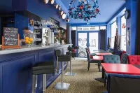 Brit Hotel Privilege Lisieux - la Villa des Arts - bar